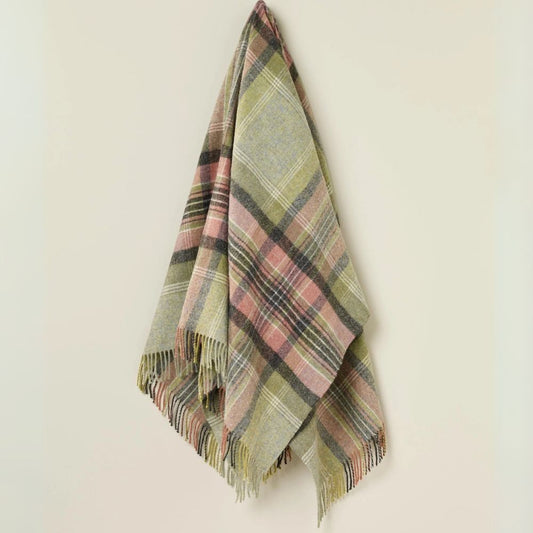 Plaid blanket with fringes in greens and pink