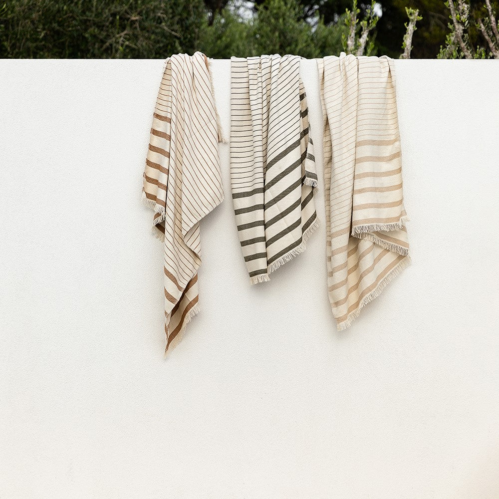 Banksia Throw