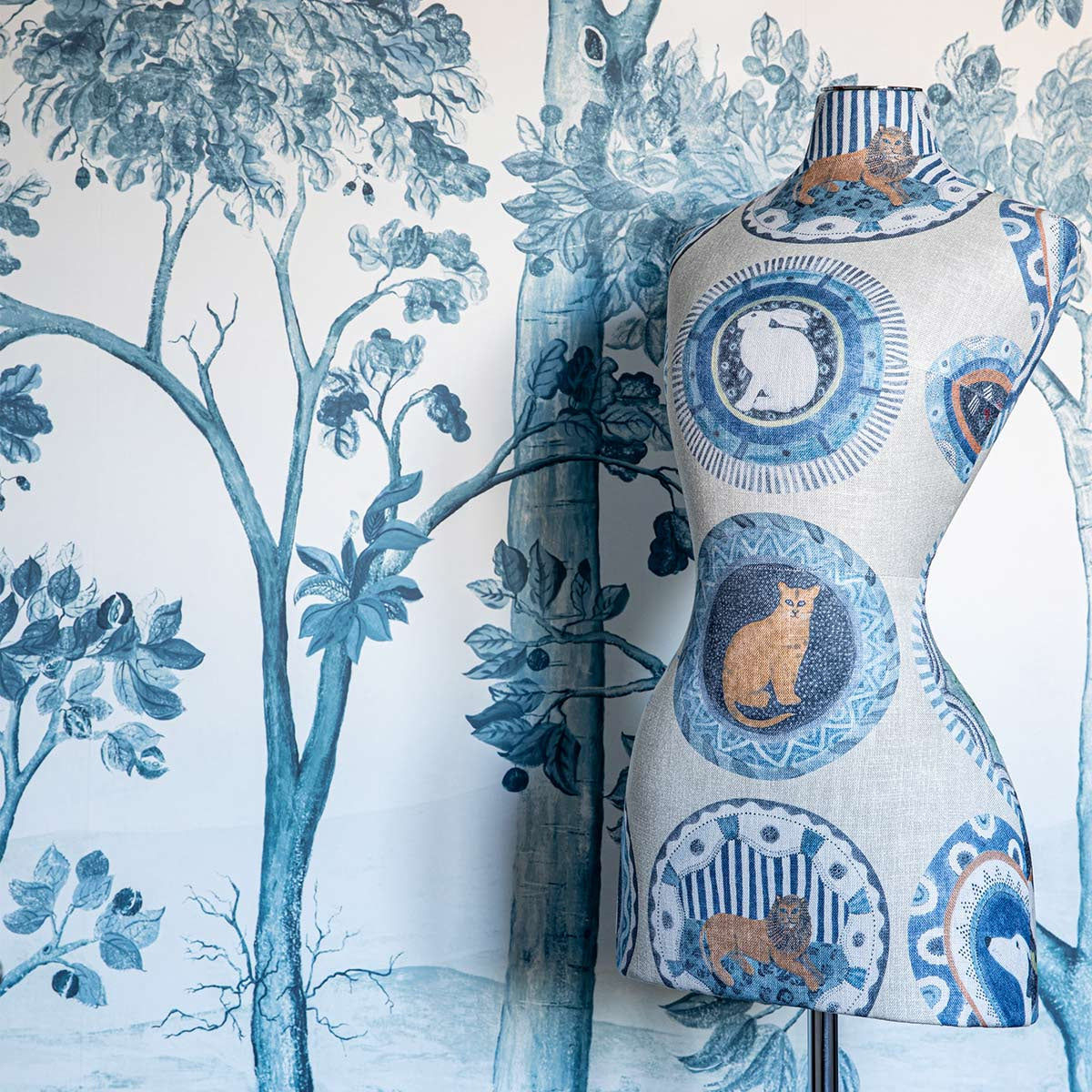 Robina's Dinner Party Fabric - GP&J Baker
