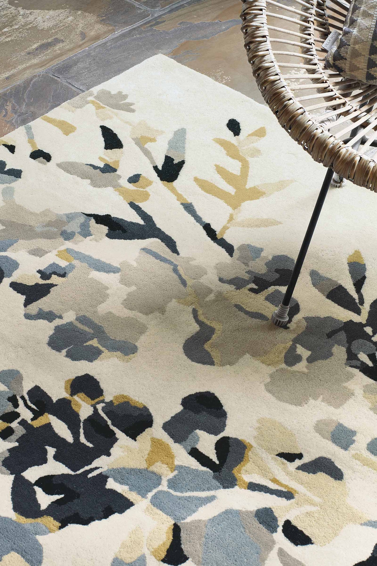 Hana Villa Nova rug in Carbon