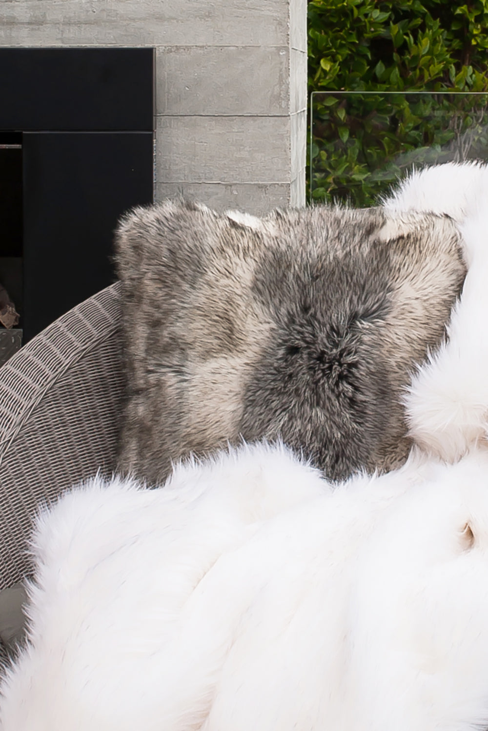 Mountain Wolf Imitation Fur cushion
