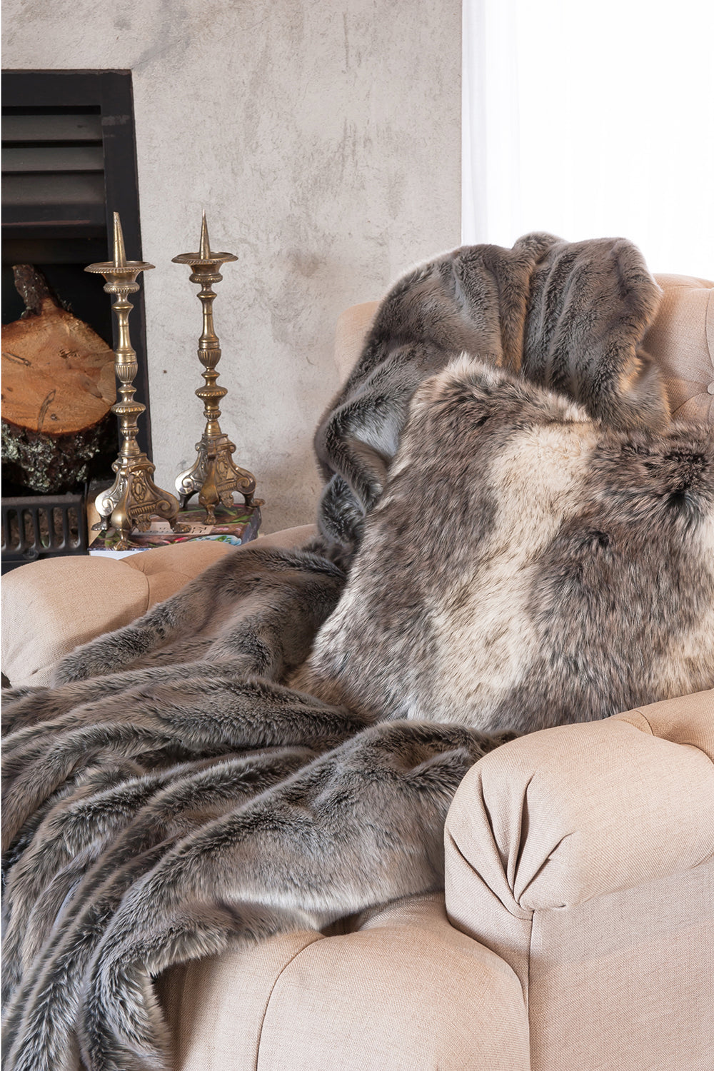 Mountain Wolf Imitation Fur cushion