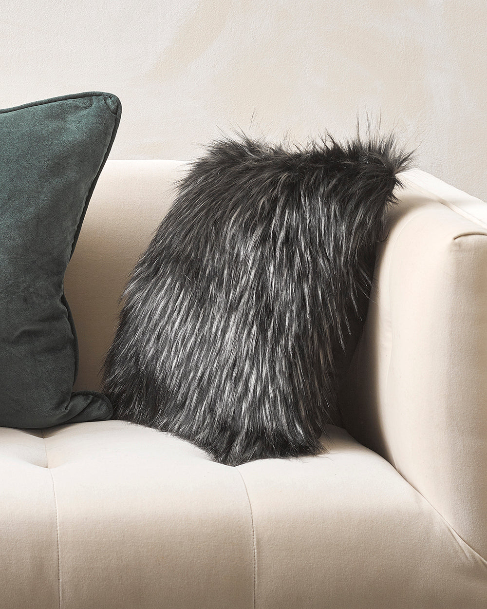 Luxury Imitation Fur Throw - Ebony Plume