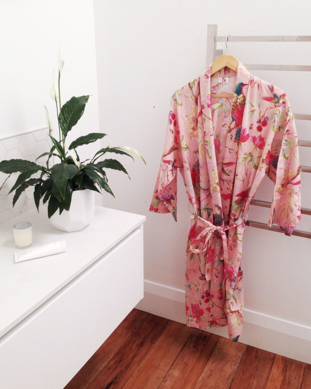 Paradise rose kimono robe with bird of paradise pattern - Floressents