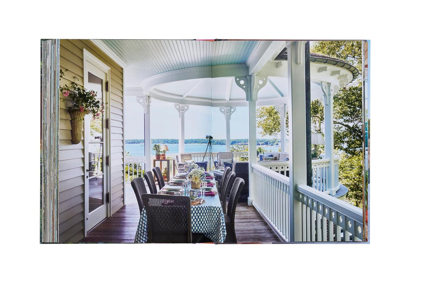 Inside the Hamptons - Jennifer Ash Rudick