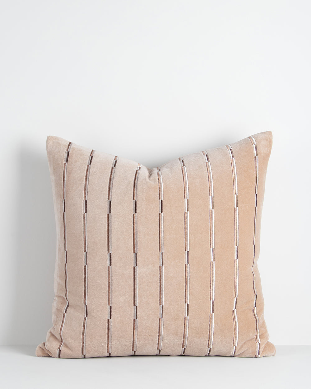 Eden cushion in Nougat