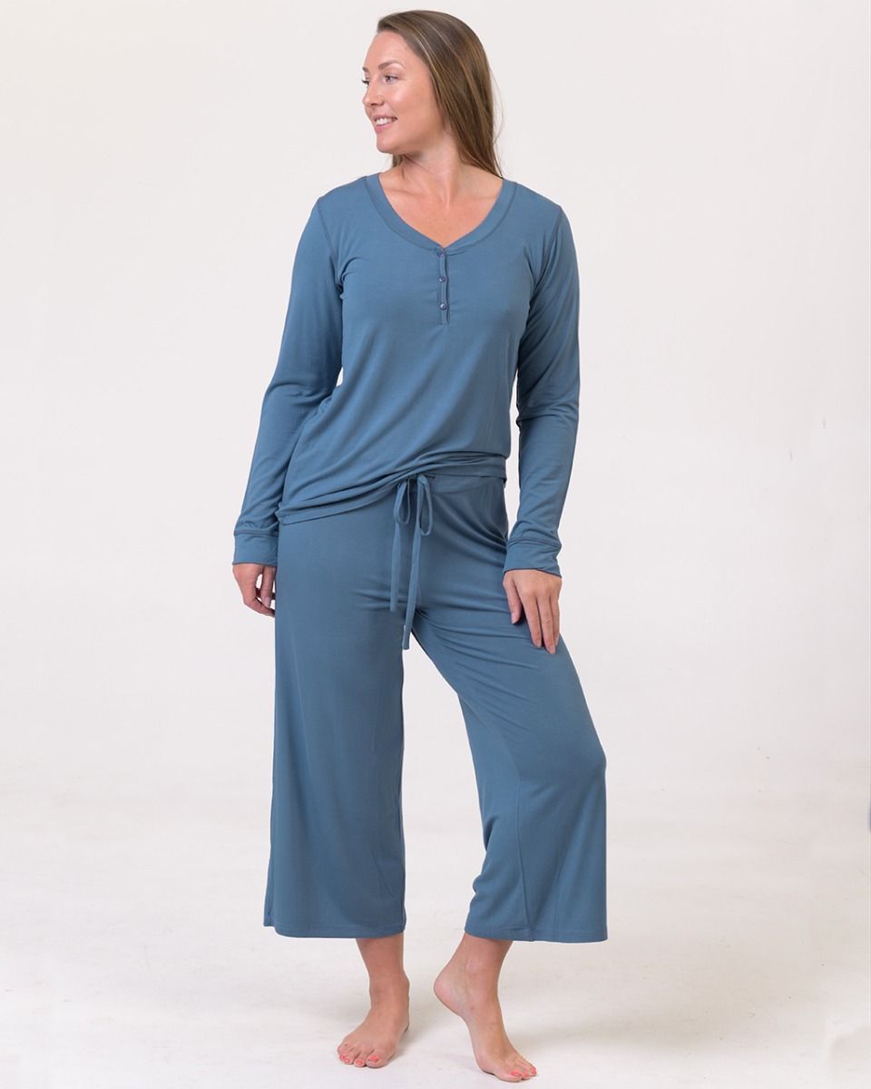 Three quarter sales length pyjamas
