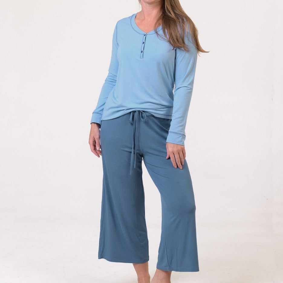 bamboo three quarter length pyjama pants in blue