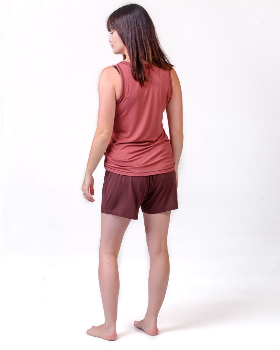 Bamboo singlet pyjama shorts in Rasin (rust)