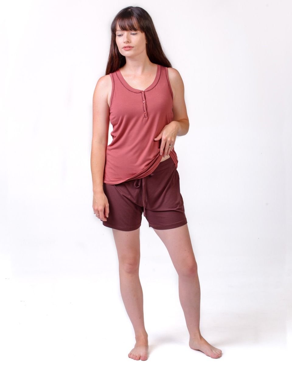 Bamboo singlet pyjama shorts in Rasin (rust)