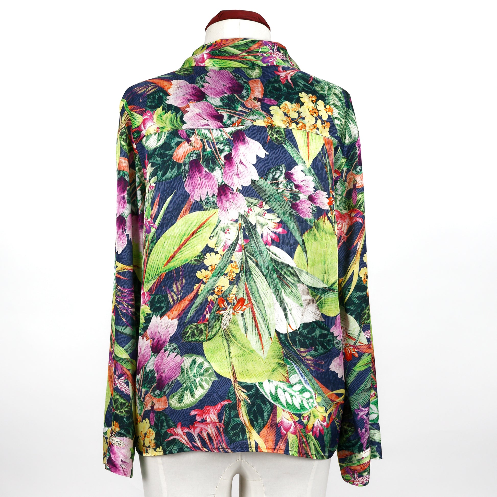Silk lounge pyjama top in tropical style from Carmen Kirstein