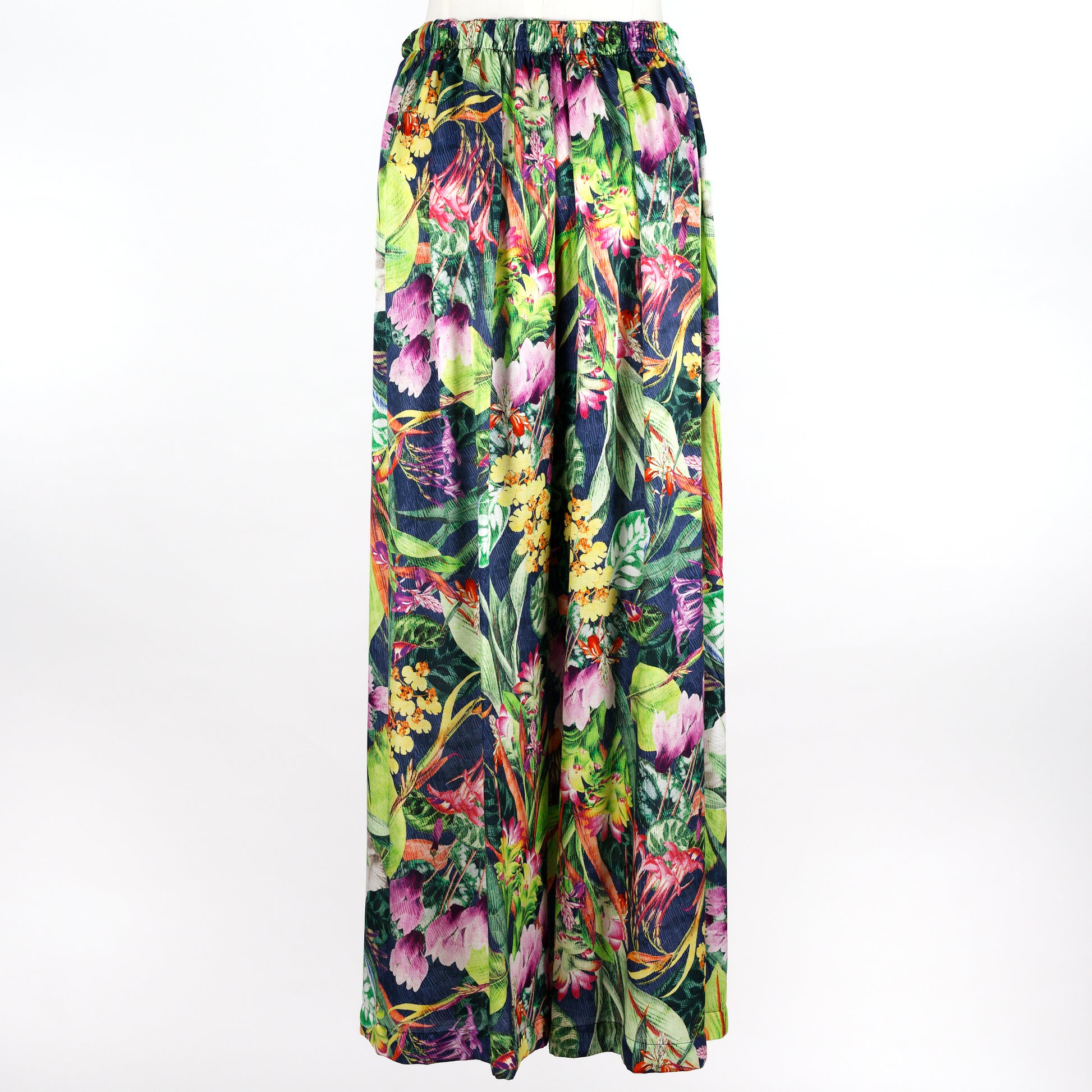 Silk lounge pyjama pants in tropical style from Carmen Kirstein