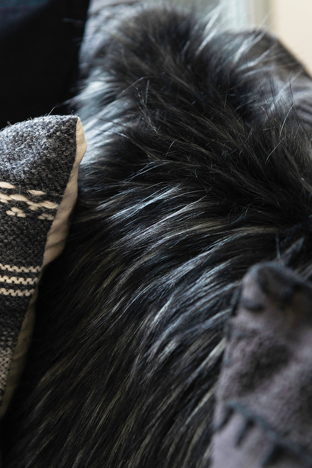 Ebony Plume imitation faux fur cushion