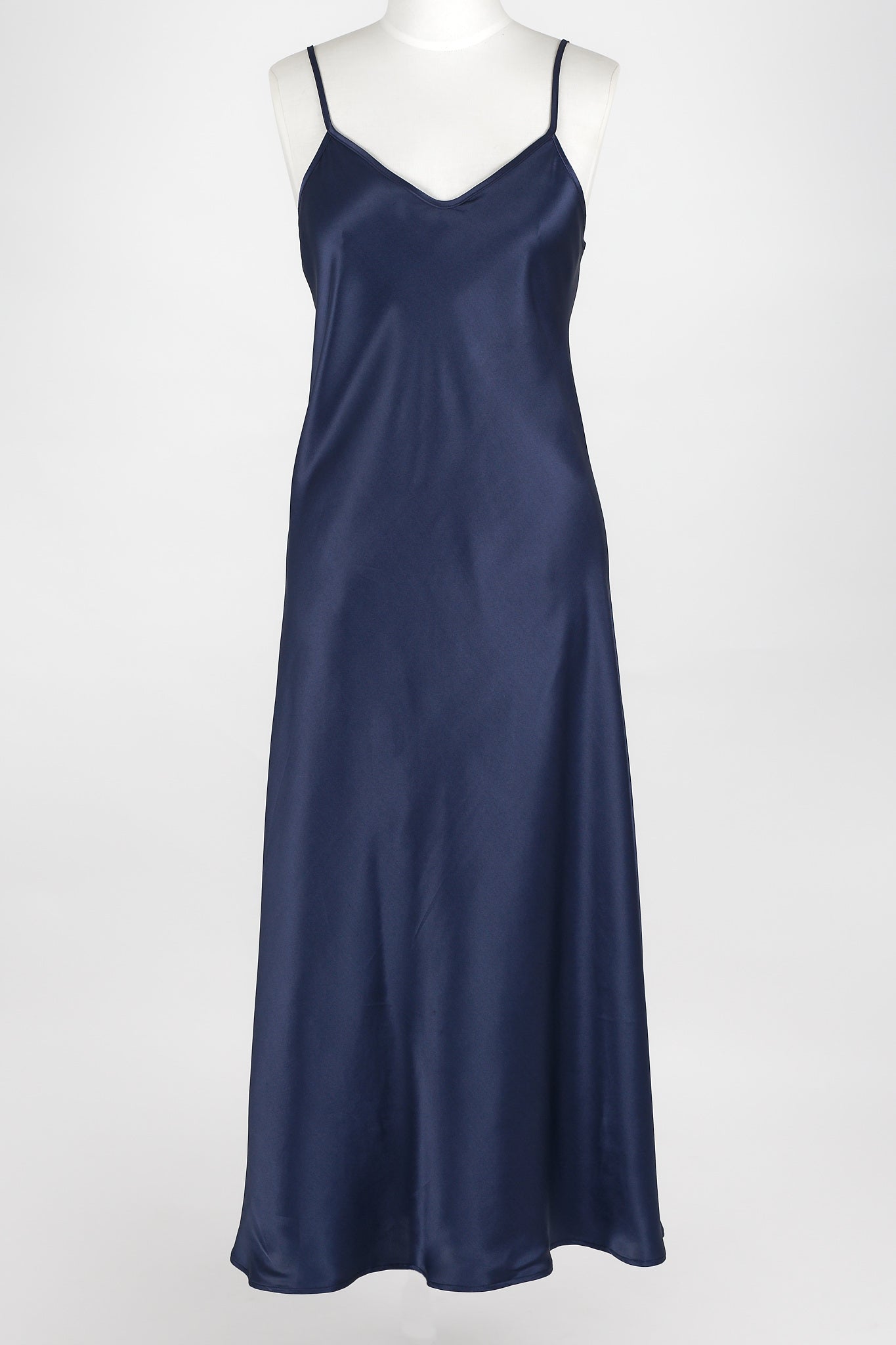 Long silk chemise in dark blue from Carmen Kirstein
