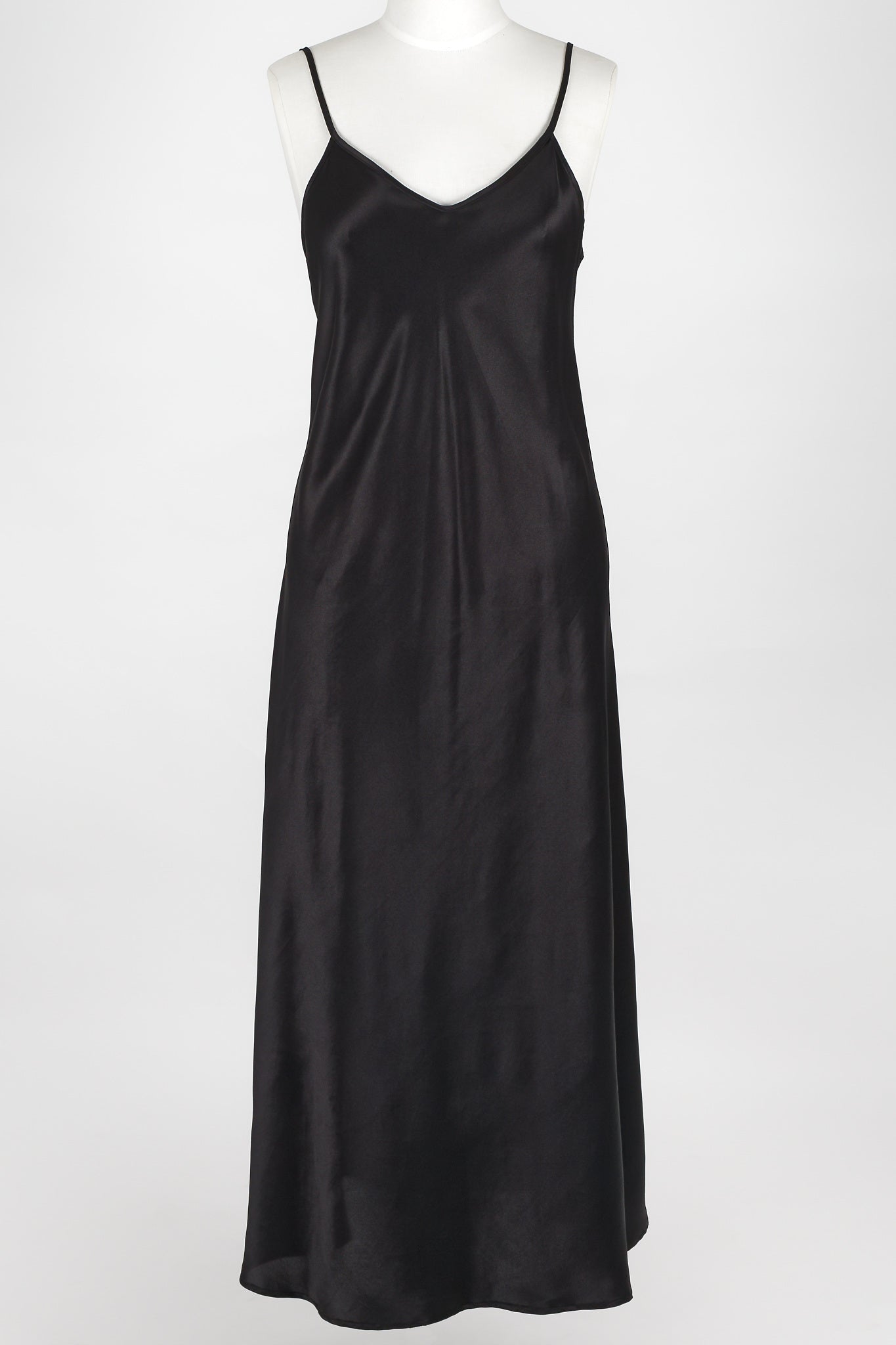 Long silk chemise in black from Carmen Kirstein