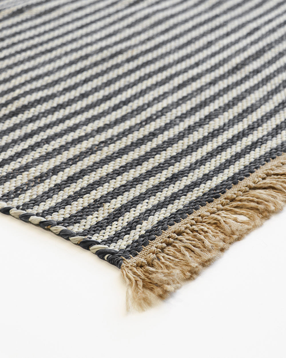 Summit outdoor rug in charcoal